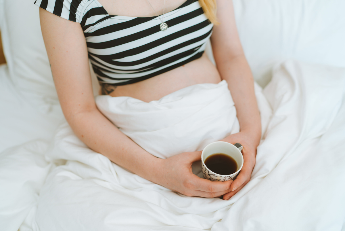 Кофе и чай при беременности. Кофе и беременность рисунок. Можно кофе при беременности на ранних